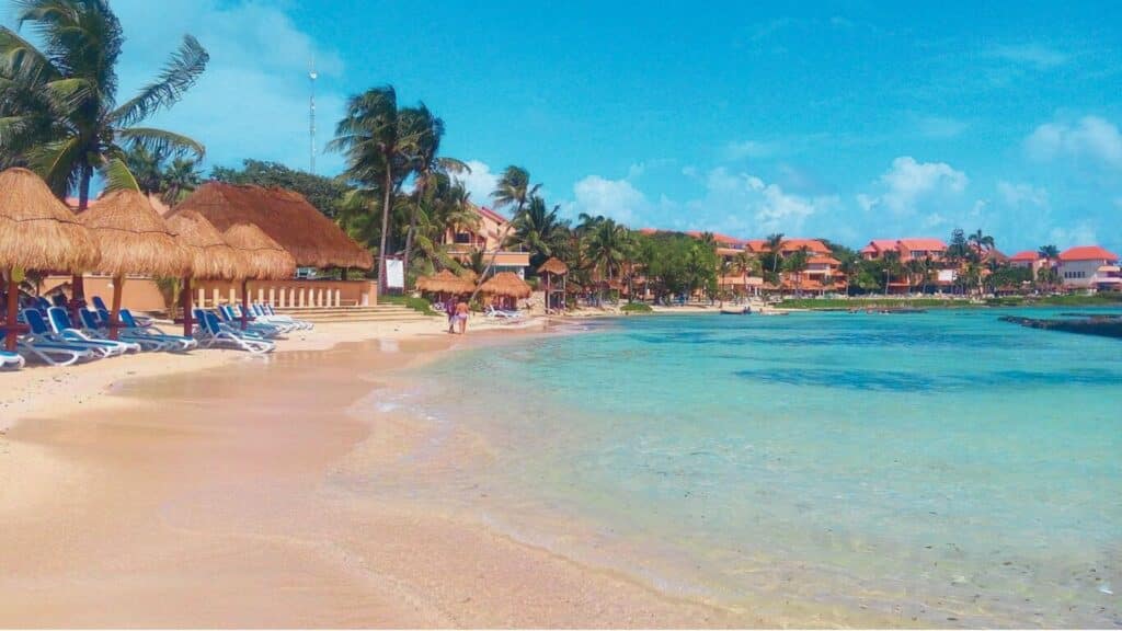 The beach in Puerto Aventuras